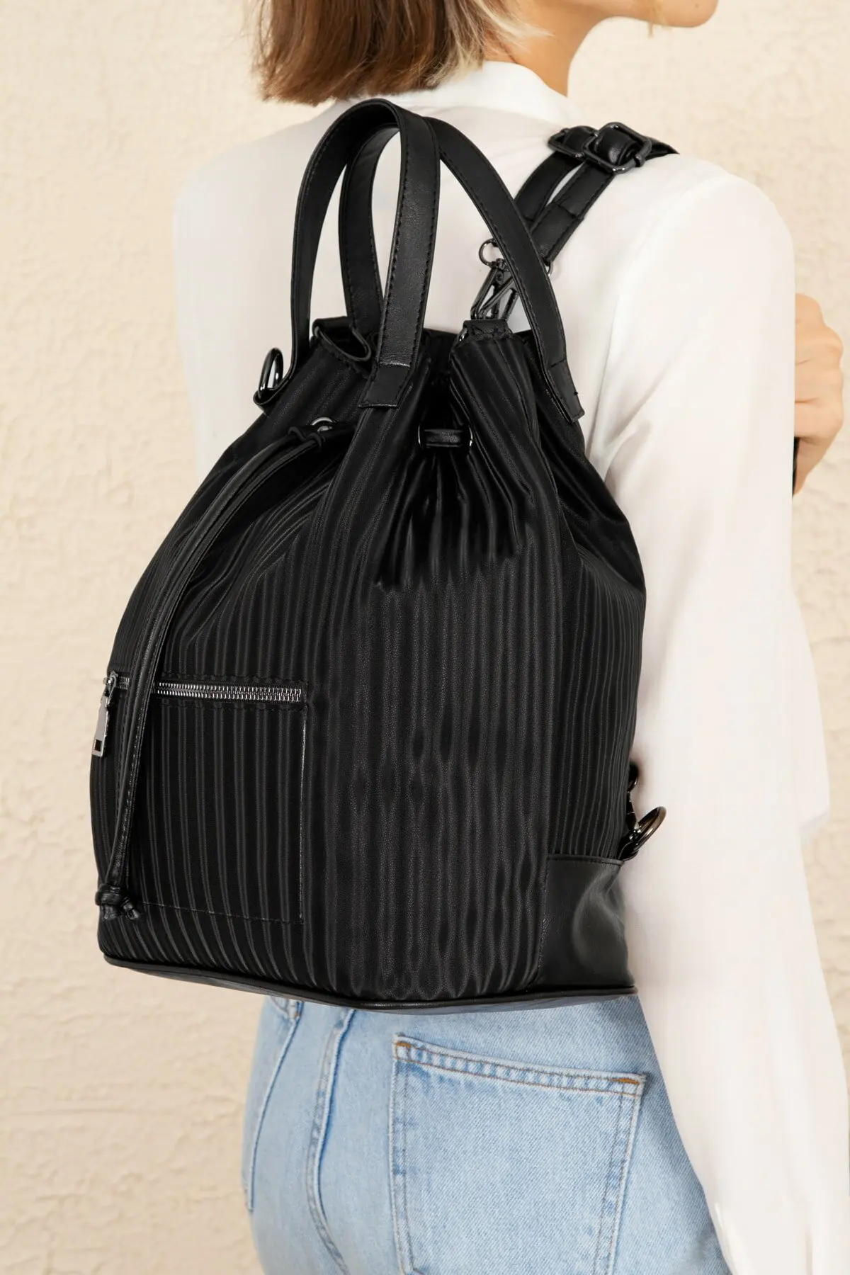 

2021 Fashion Women Elegant Design Shoulder Backpack Hologram Pattern High Quality PU Leather Bag Best Gift For Youth Female
