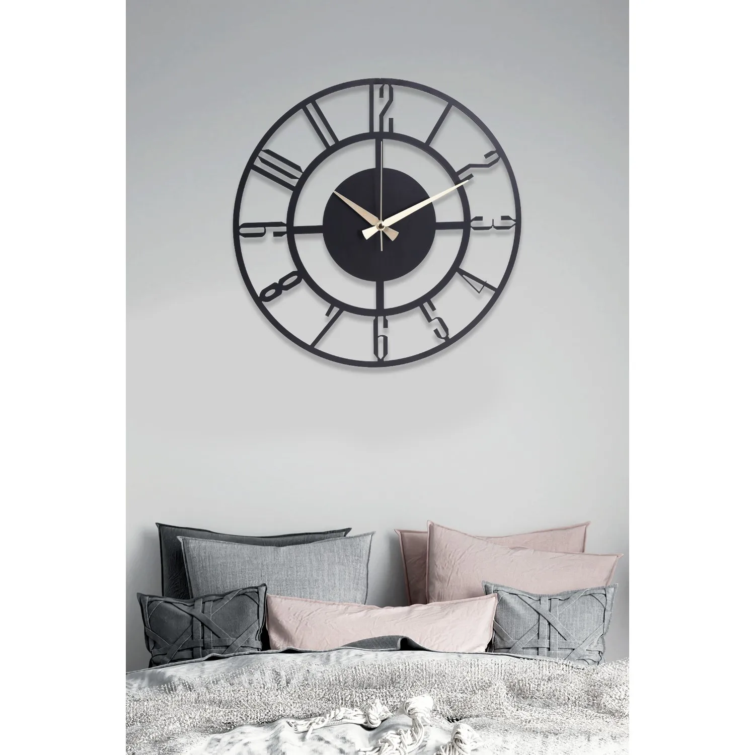 

40cm Modern 3D Large Retro Black Iron Round Art Hollow Metal Wall Clock Nordic Roman Numerals Clock Home Decoration