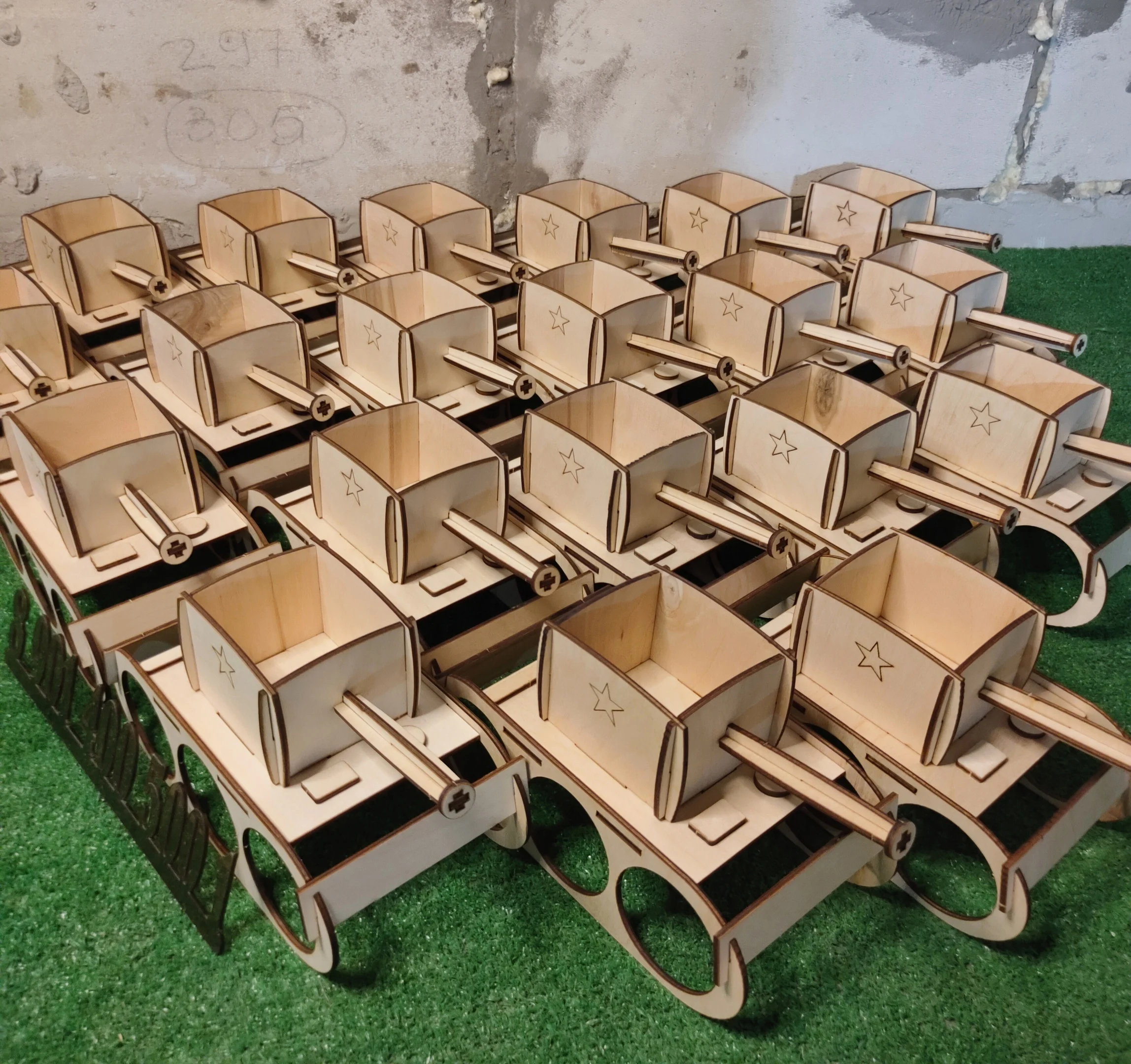 танк под пиво / из фанеры на 23 февраля |