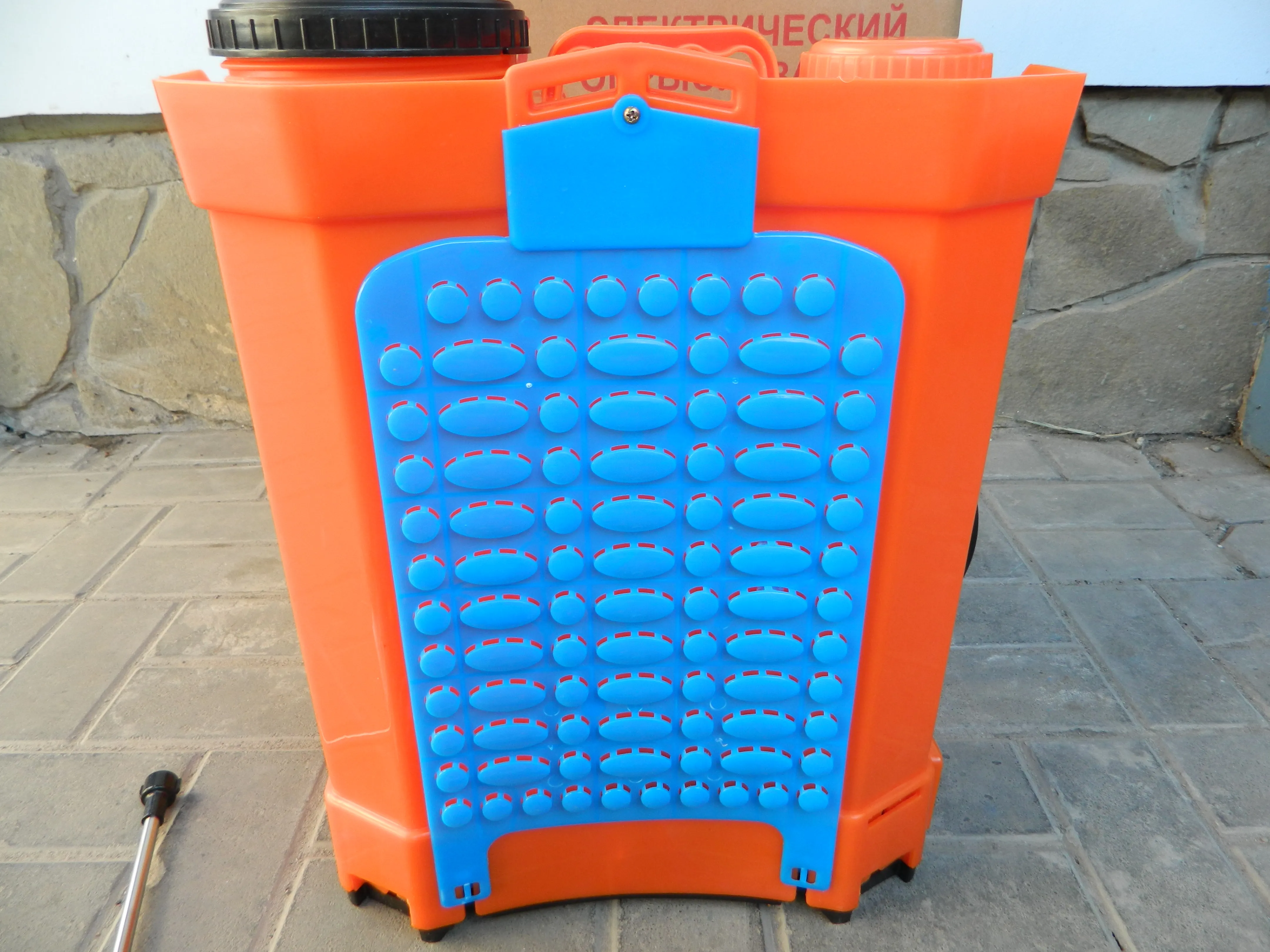 Опрыскиватель аккумуляторный ранцевый Комфорт &quotУмница&quot ЭО 16Н с регулятором