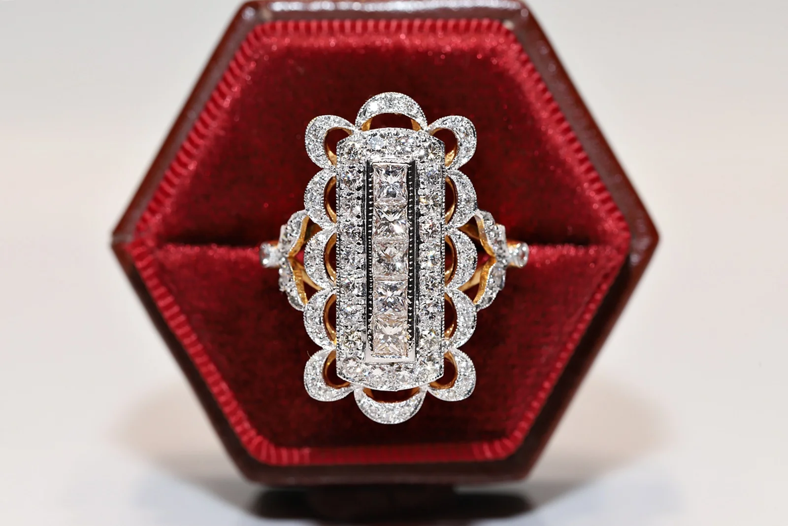 

Perfect Vintage Art Deco Style 18k Gold Original Natural Diamond Decorated Pretyy Strong Ring