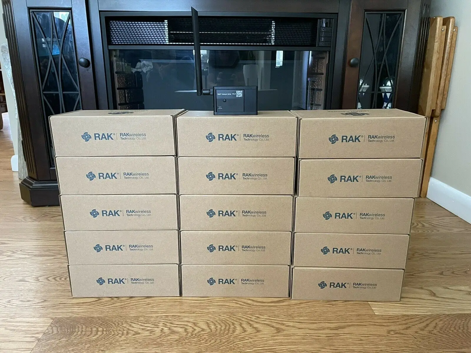 

SC...Wholesale Price For, RAK V2 Helium Hotspot Miner - (US/CAN - 915 MhZ & EU/UK 868) New in box, in hand ready to ship