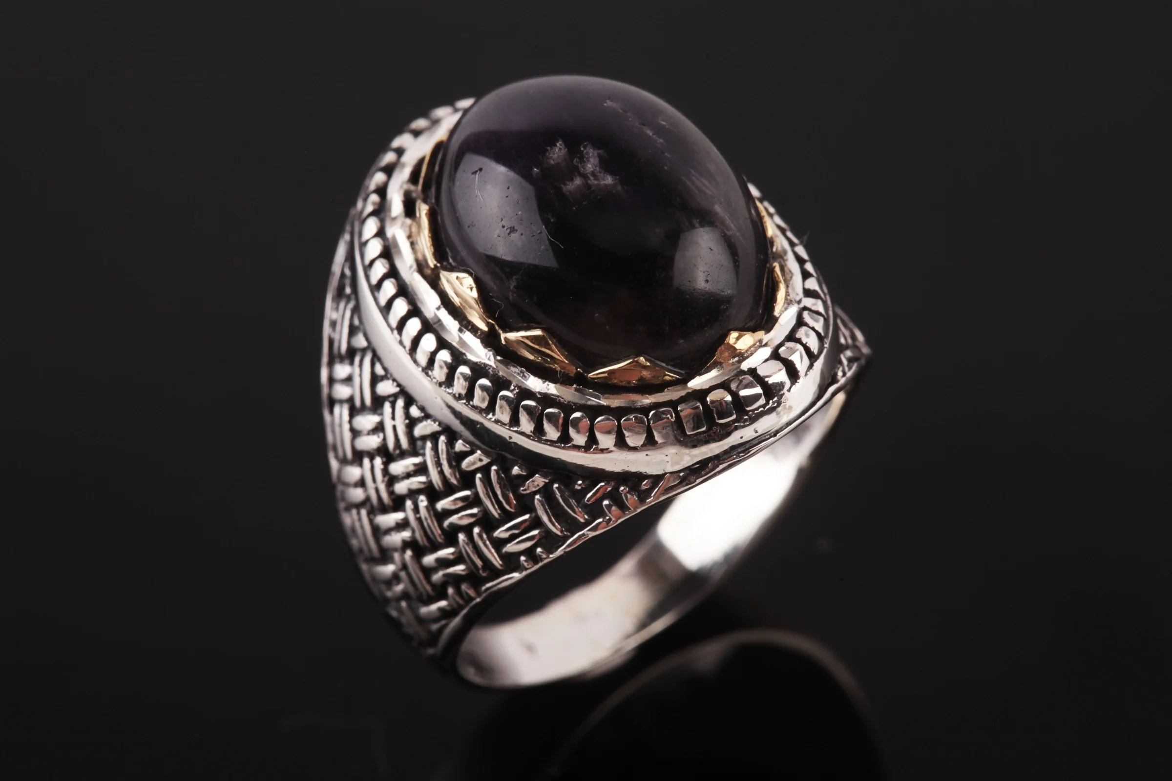 

Мужское серебряное кольцо с аметистом и фианитом