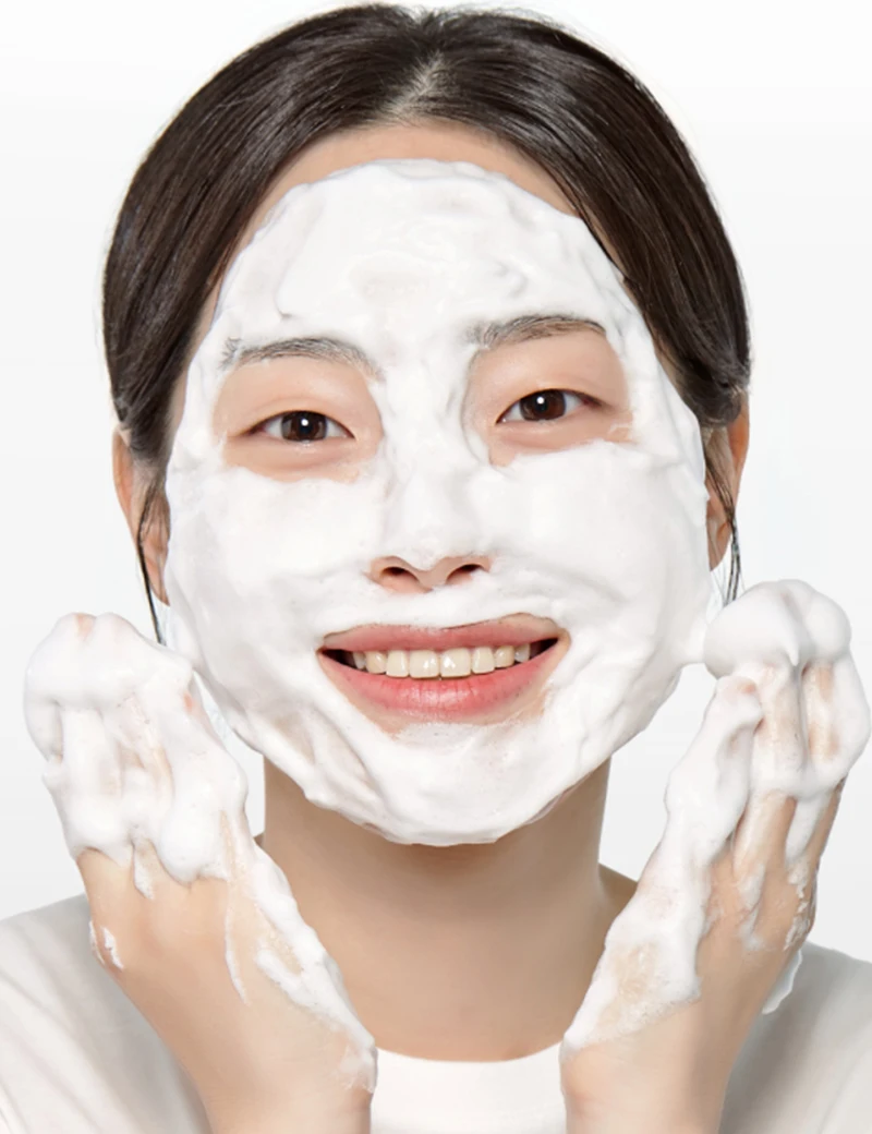 Успокаивающая мягкая очищающая мыльная маска для лица SKIN1004