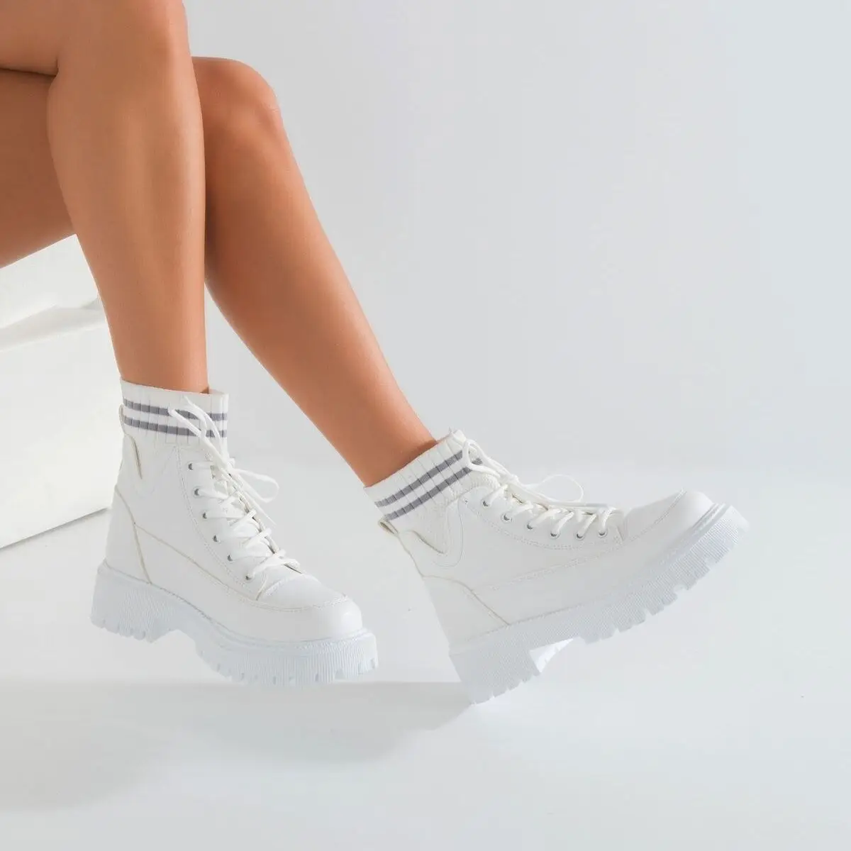 

Joyce White Women Boots 2022 New Autumn Winter Platform Comfortable Fashion Boots Sneakers Female Elegant Ladies Comfy Sexy Casual Designer Luxury Shoes for Woman 2021 botas de mujer