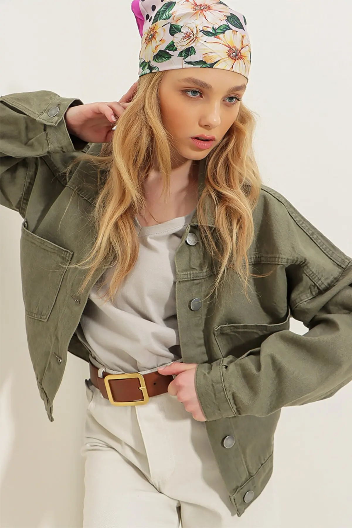 Женская Светло-бежевая короткая куртка. 100% хлопок. Специально разработанная