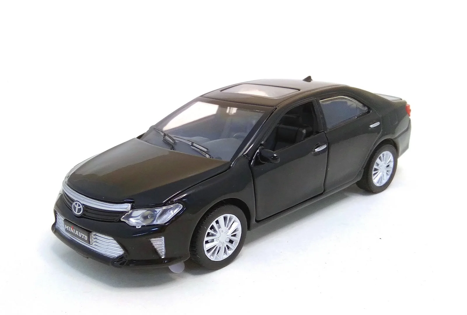 Металлическая машинка инерционная Toyota Camry &quotТойота Камри&quot 1:32 15 см | Игрушки и