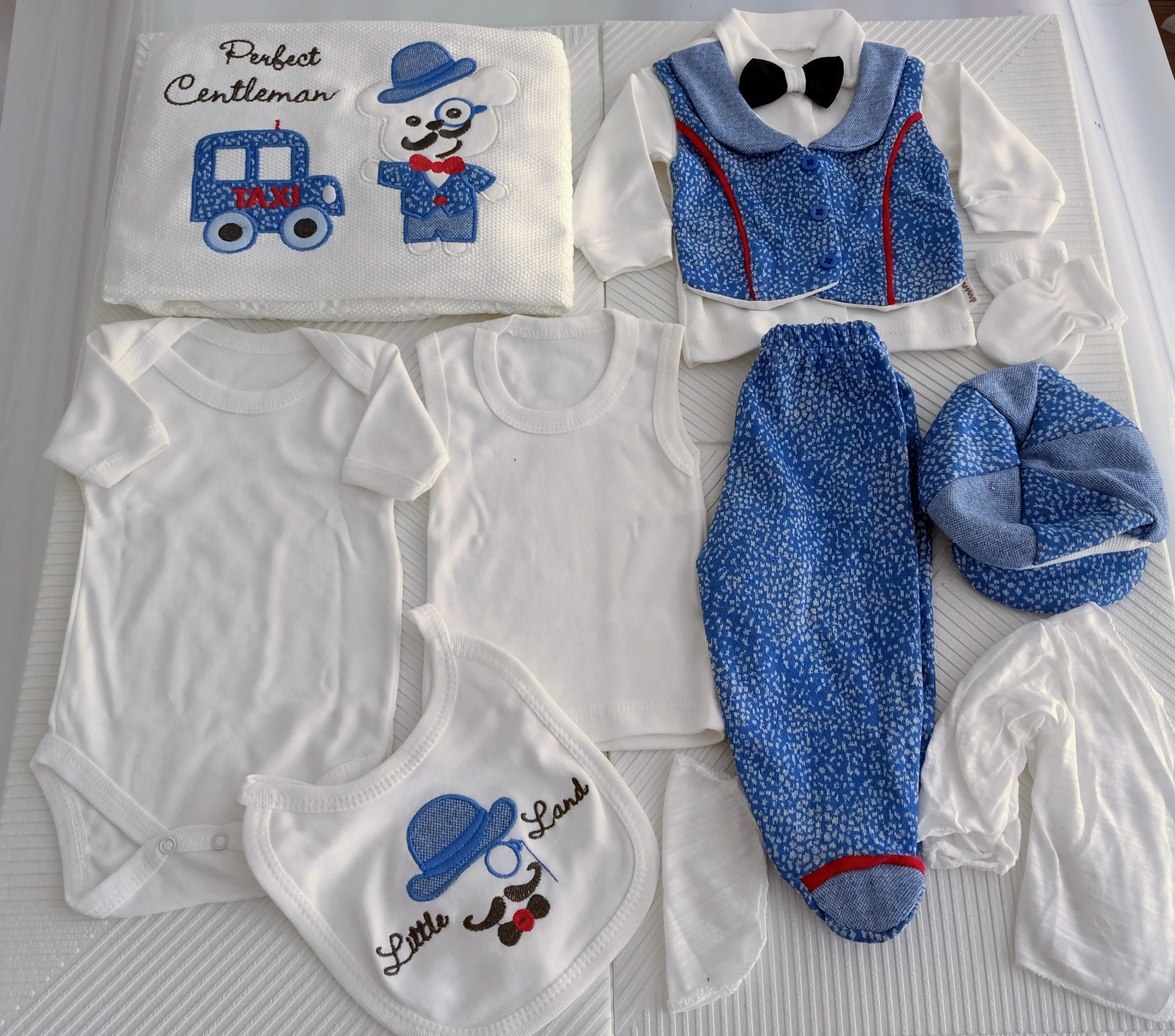 Baby Boy Hospital Set Bear and Car Embroidered Newborn Baby Clothing Set 10 pieces Cotton 2022 Winter fashion