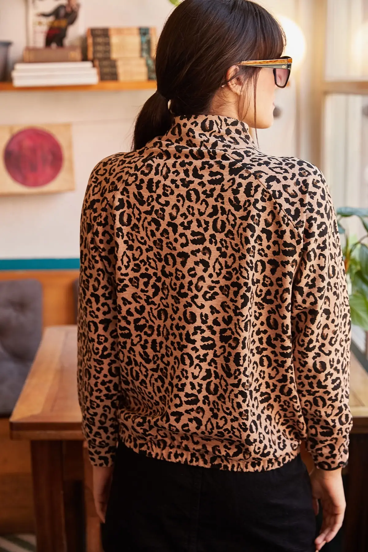 

WOMEN'S VISON ZIPPERED LEOPAR SWEATSHIRT NEW SEASON COMFORTABLE DAILY US A PRODUCT WITH DIFFERENT DETAILS