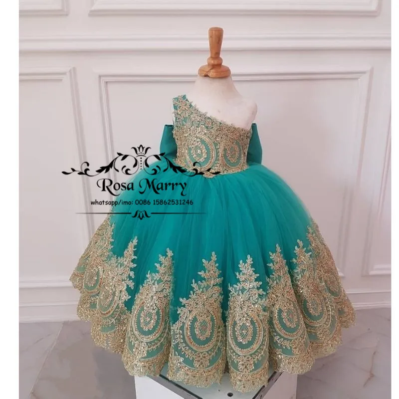 

Lovely Gold Lace Flower Girls Dresses for Wedding 2021Ball Gown Knot Bow Cheap First Communion Birthday Party Gowns For Toddlers