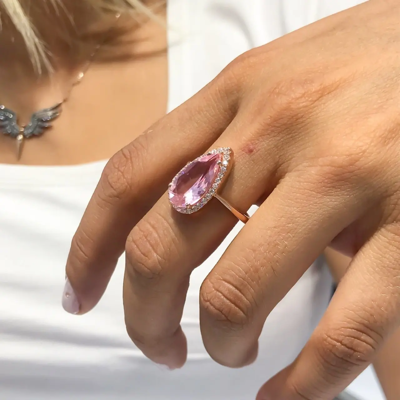 

Серебряное кольцо с розовым кварцем