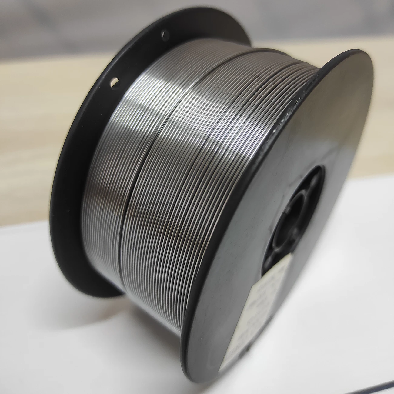 Проволока сварочная порошковая E71T-GS d.0 8 D100 (кассета 1кг) (без газа) |