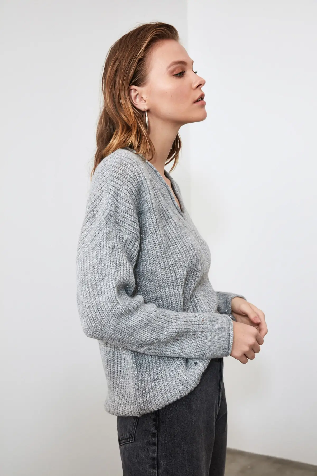 

Trendyol V Collar Knitwear Sweater TWOAW21KZ0497