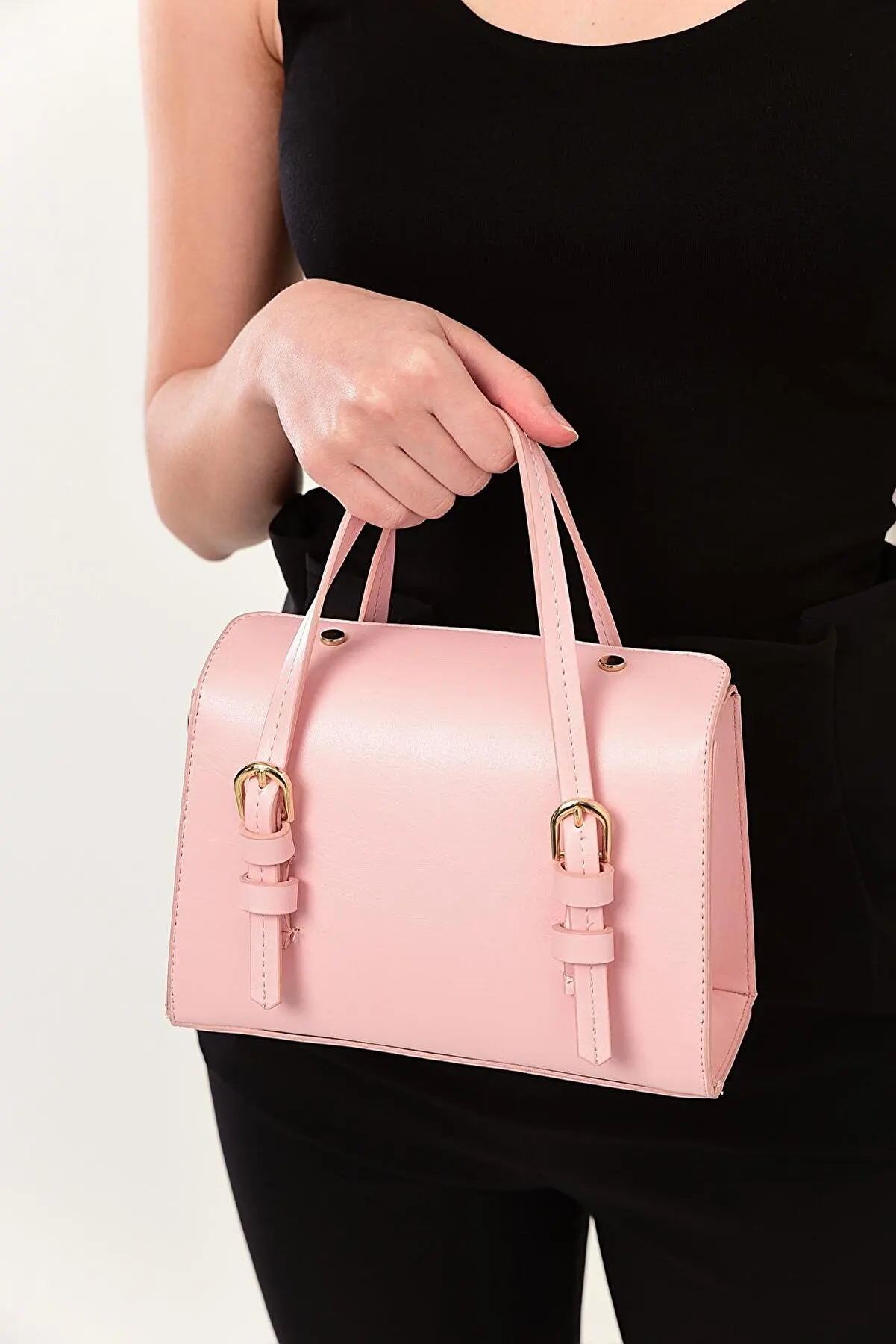 

Lock Detailed and Magnet Hand & Shoulder Bag