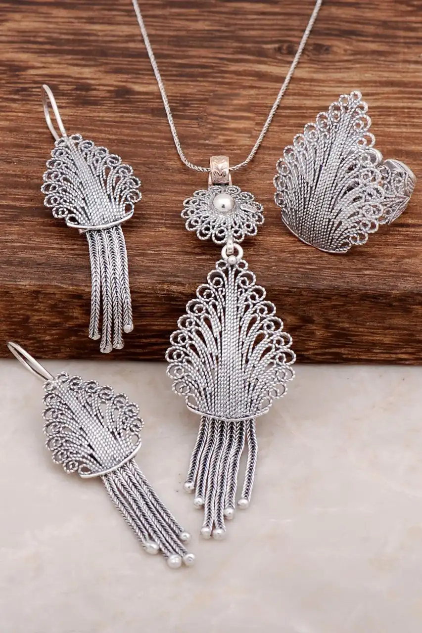 

Tasseled Design Silver Set 2002Hand Made Silver Jewellery Set