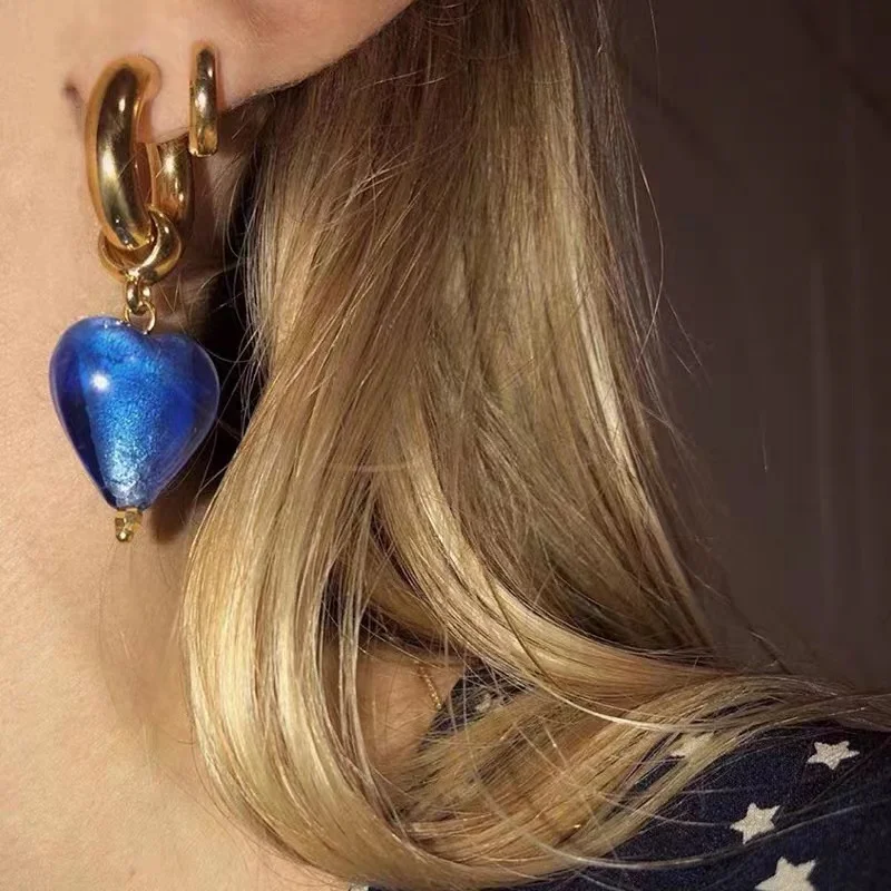 Женские серьги-кольца с бусинами из натурального камня