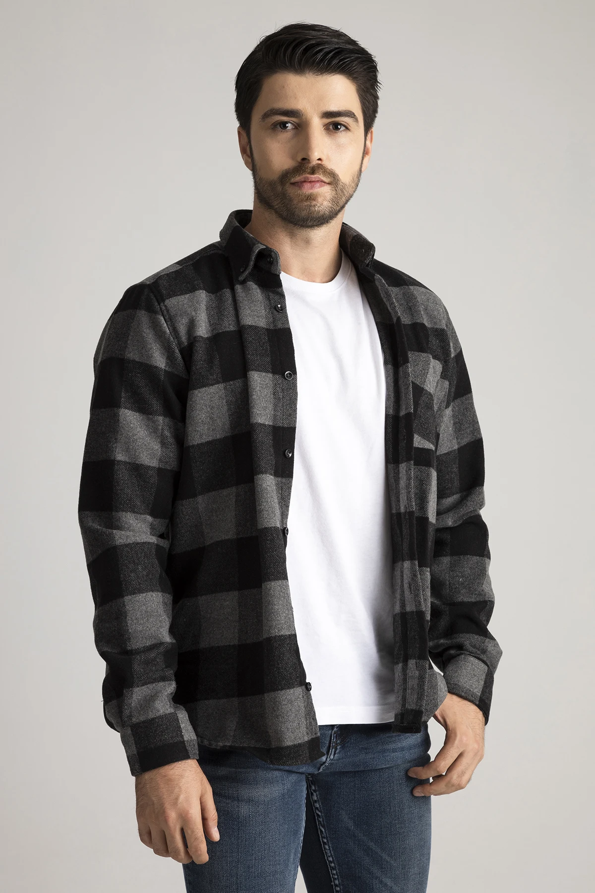 

ALENMEZA Casual Grey and Black Plaid Stylish Long Sleeve Autumn Winter Season Lumberjack Single Pocket Modern Fit Shirt