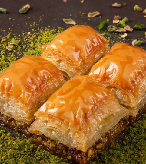 

WITH A WONDERFUL TASTE AND AMAZING AROMA WITH LOTS OF INGREDIENTS, BAKLAVA WITH SPECIAL BUTTER AND PEANUT 1 KG FREE SHIPPING