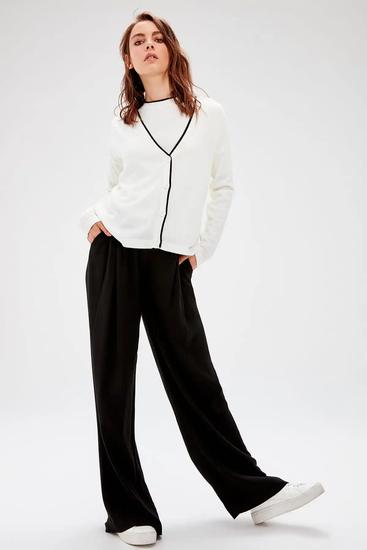 Trendyol экрю косой ленты детальный кардиган TWOAW20HI0018