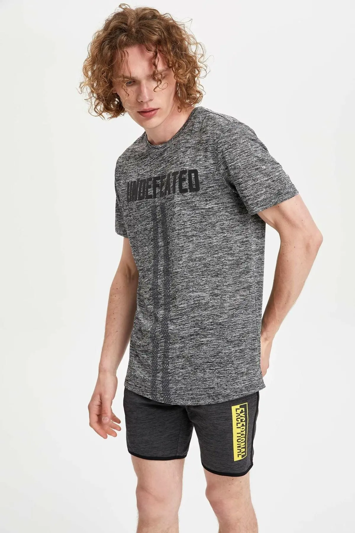 Дефакто Мужская модная повседневная футболка с буквенным принтом свободная