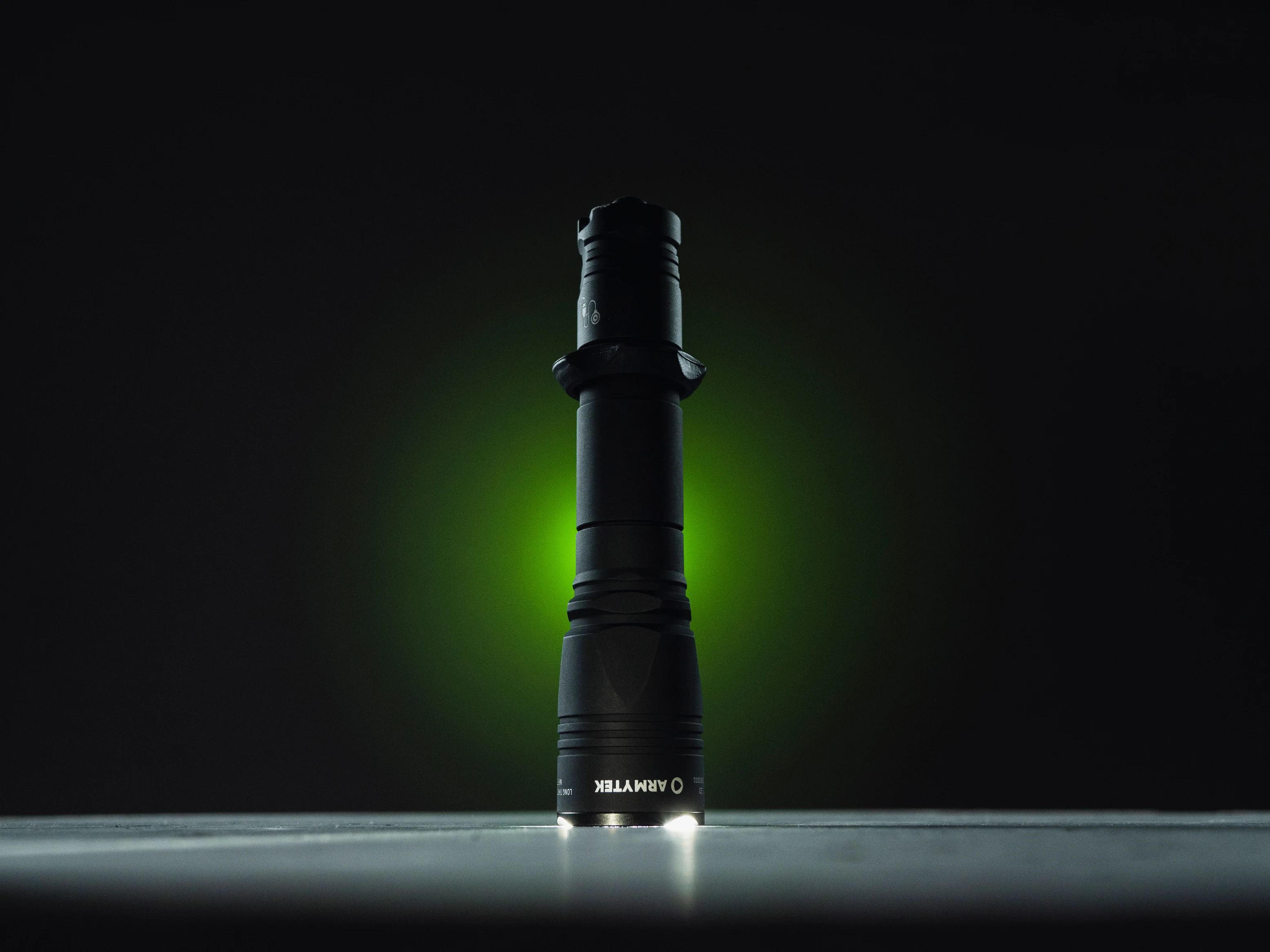 Светодиодный тактический фонарик Armytek Dobermann Pro XHP35HI магнитный USB Перезаряжаемый