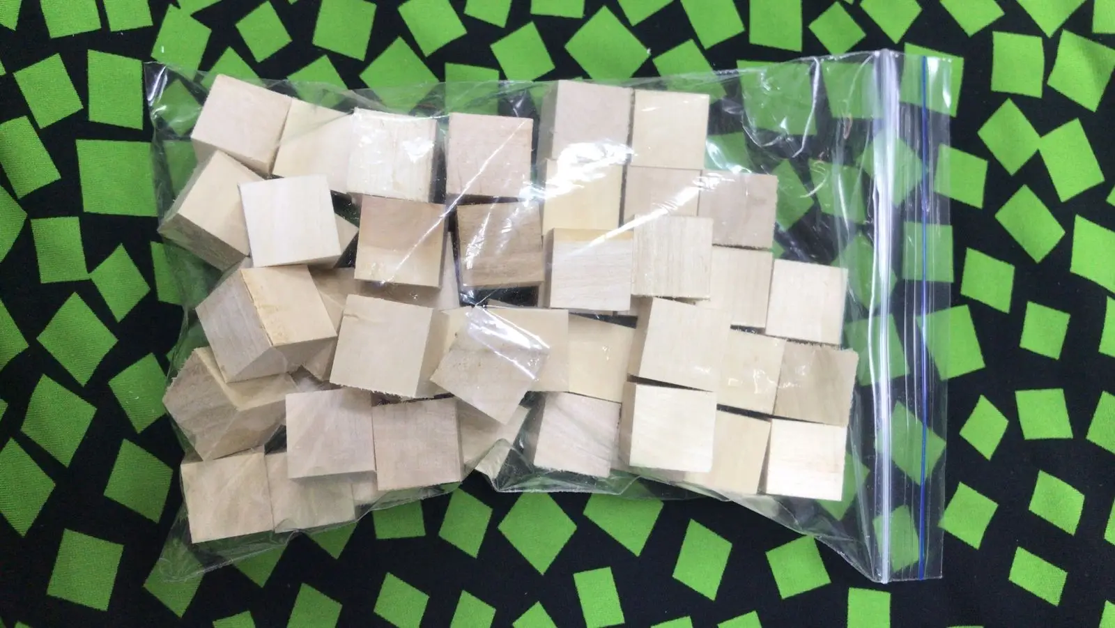 Кубики деревянные 2.0 см (в упаковке 50 шт) необработанные. для деревянных поделок