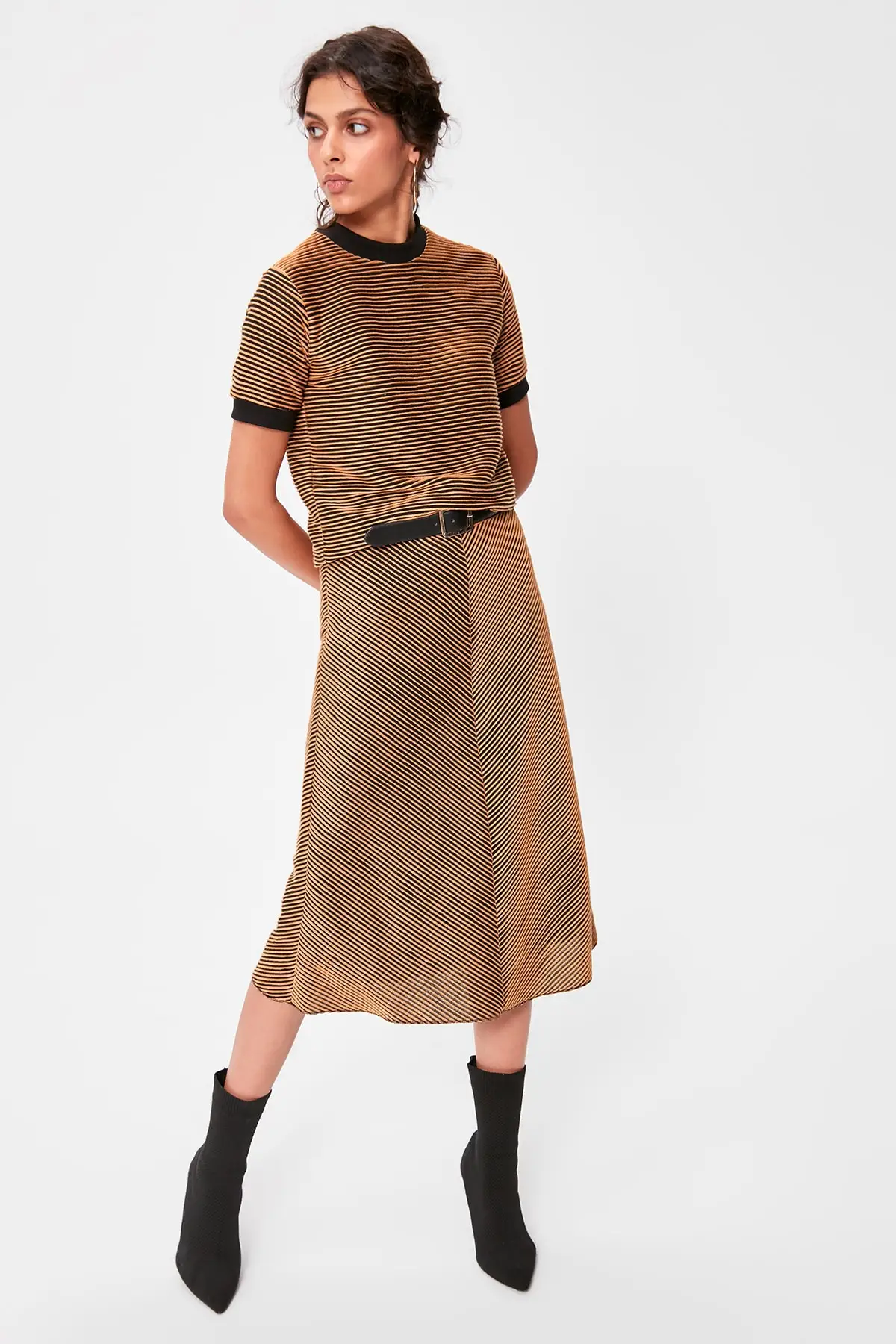 Trendyol трикотажная блузка с корицей TWOAW20BZ0554