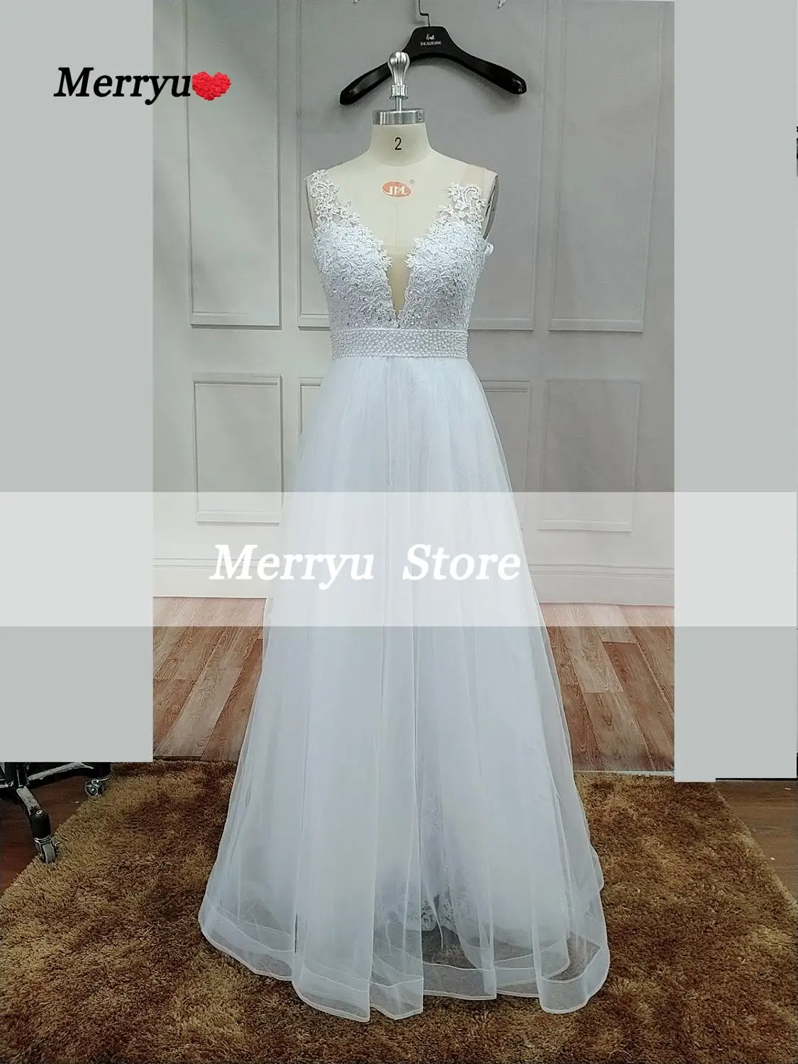 Кружевное свадебное платье трапециевидной формы без рукавов из тюля с v-образным