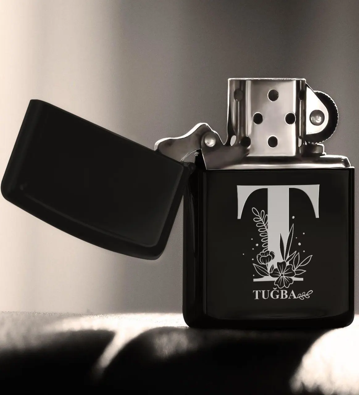 

Personalized T Letter Gasoline Black Metal Cigarette Lighter (Model 1)