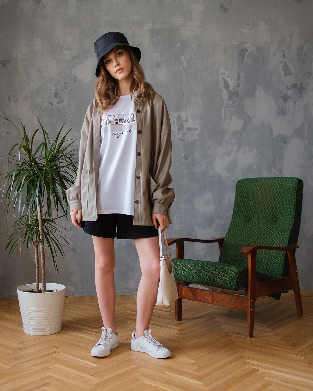 Футболка женская оверсайз/ Майка удлинённая / с принтом удлиненная надписями Sahar