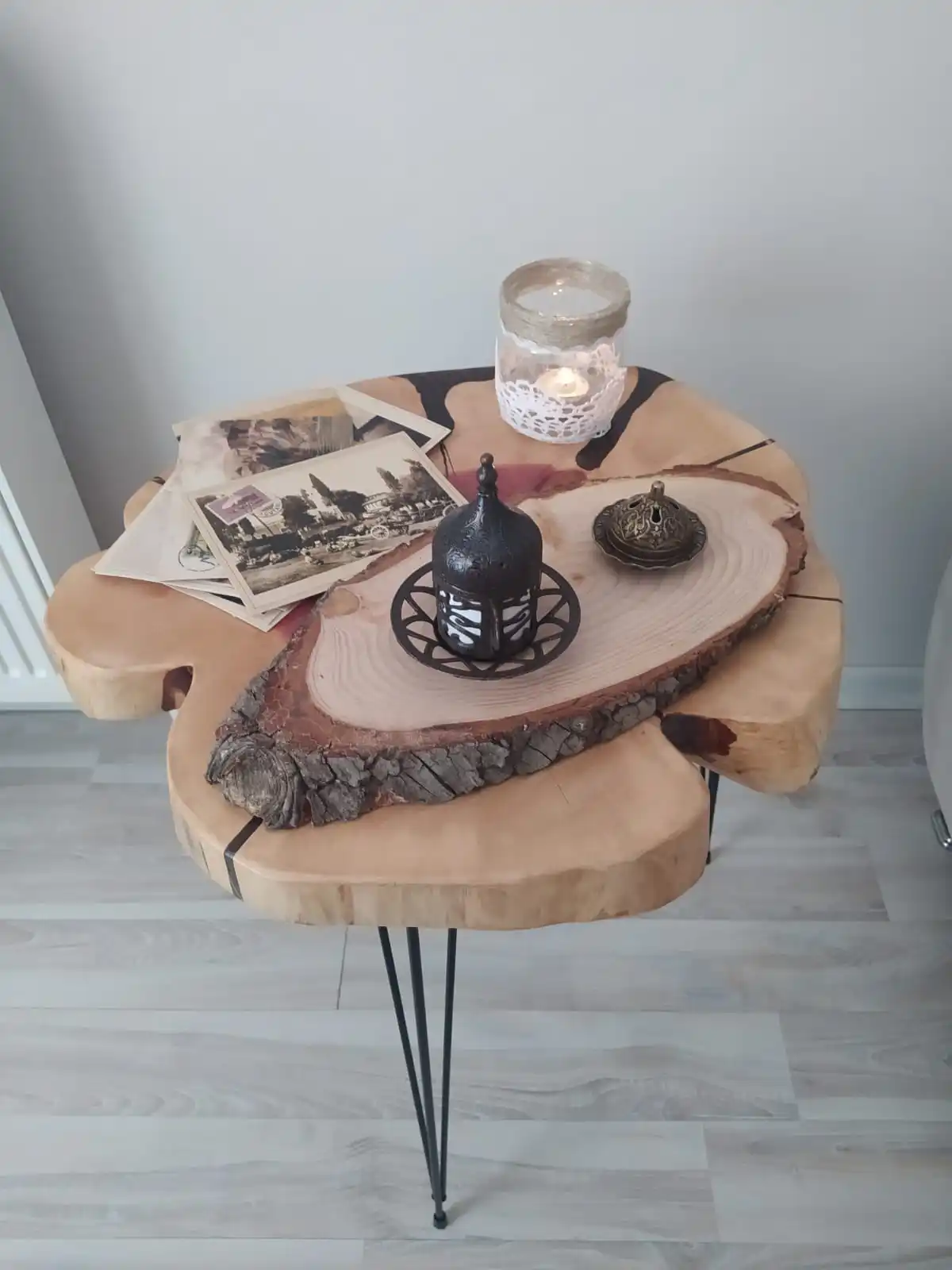 

EPOXY COFFEE TABLE FROM JUNIPER TREE (WITH COASTER-BOOK SEPARATOR GIFT)