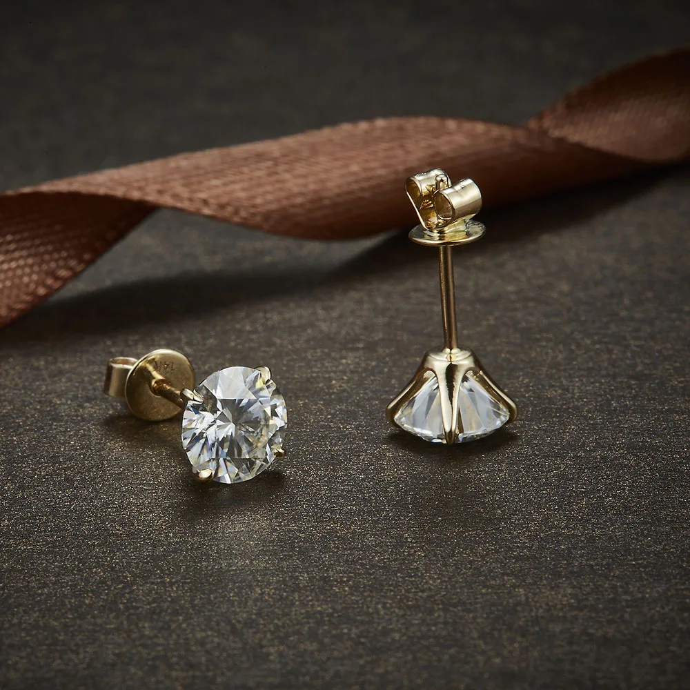 Серьги гвоздики NiceGems женские из белого золота 585 пробы с 4 зубцами от 0 8 до ст. TW D