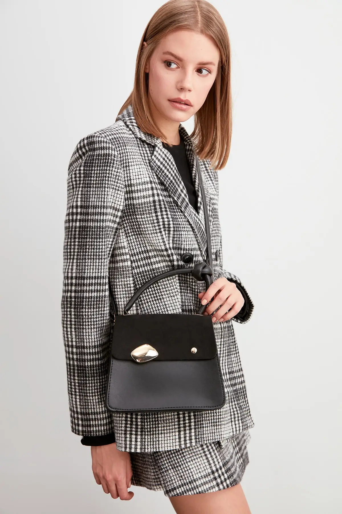 Трендовая замшевая женская сумка через плечо TAKAW20OC0037 |