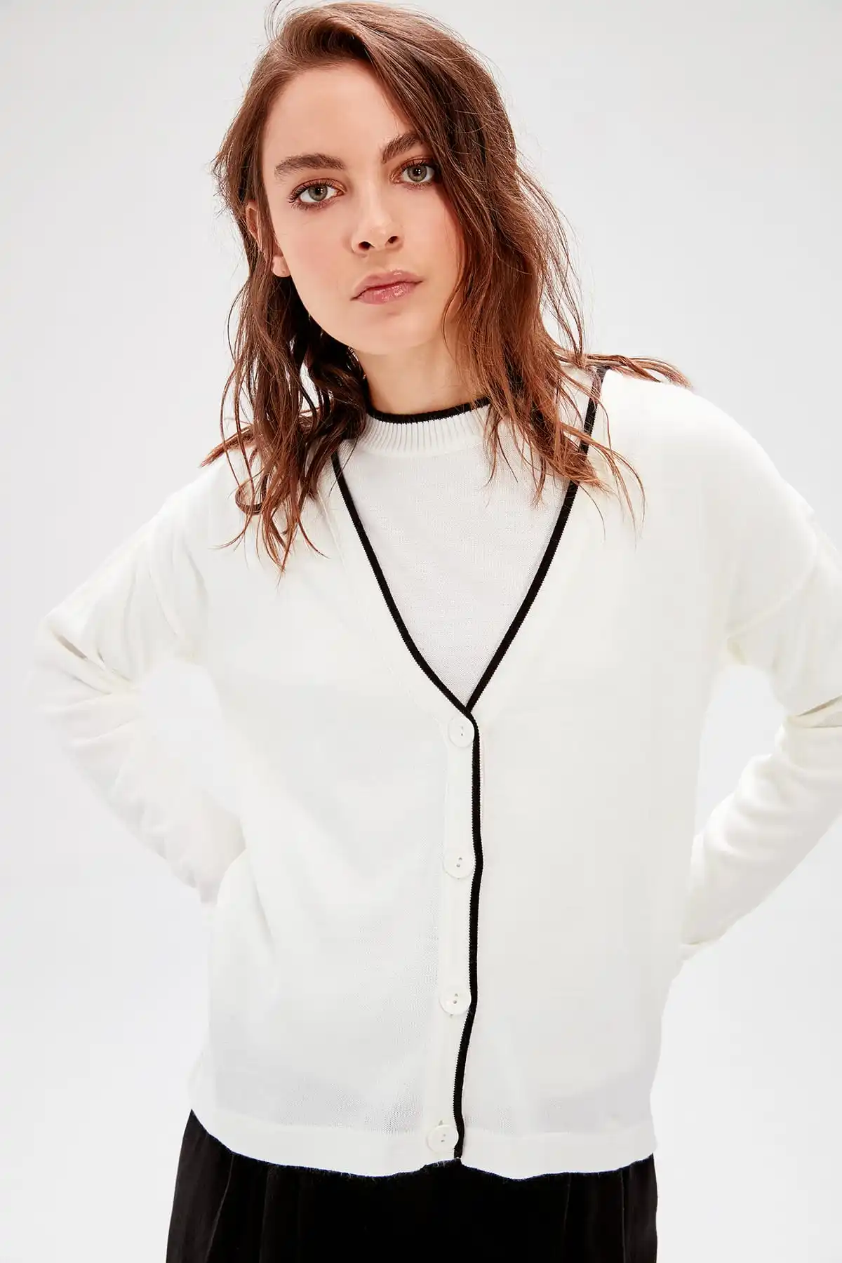 Trendyol экрю косой ленты детальный кардиган TWOAW20HI0018