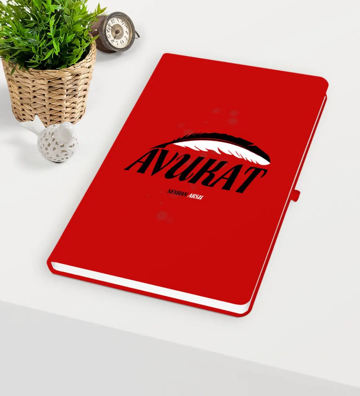 

Персональный красный ноутбук с тематикой атторней-7