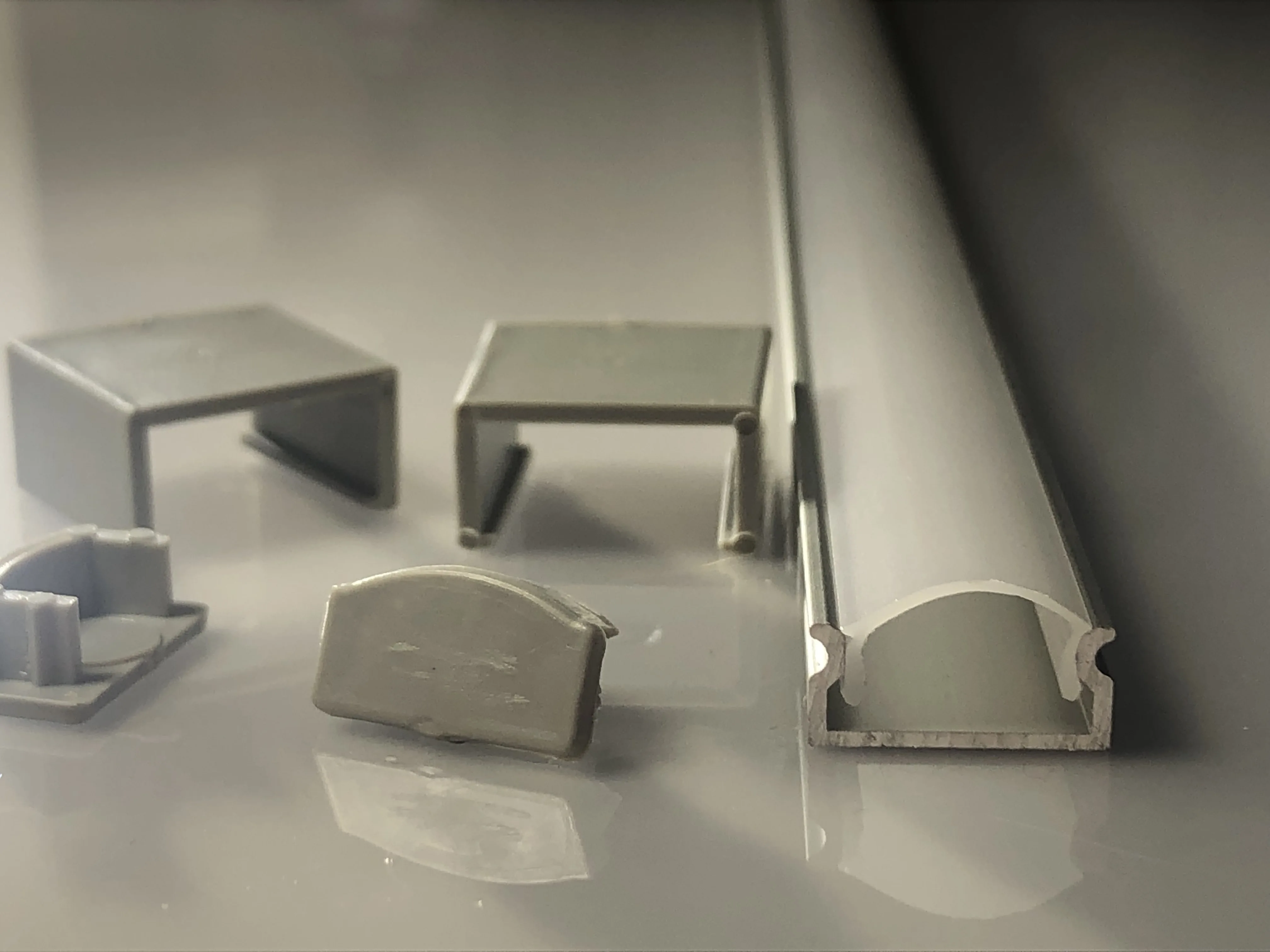 Профиль алюминиевый для светодиодной ленты накладной 7х16мм в комплекте с