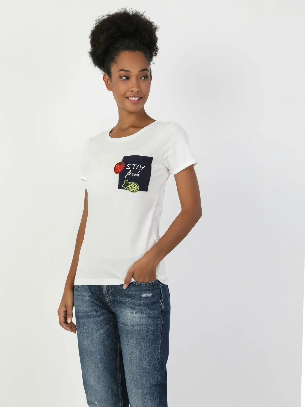 

Colins Woman Slim Fit Off White Short Sleeve Tshirt