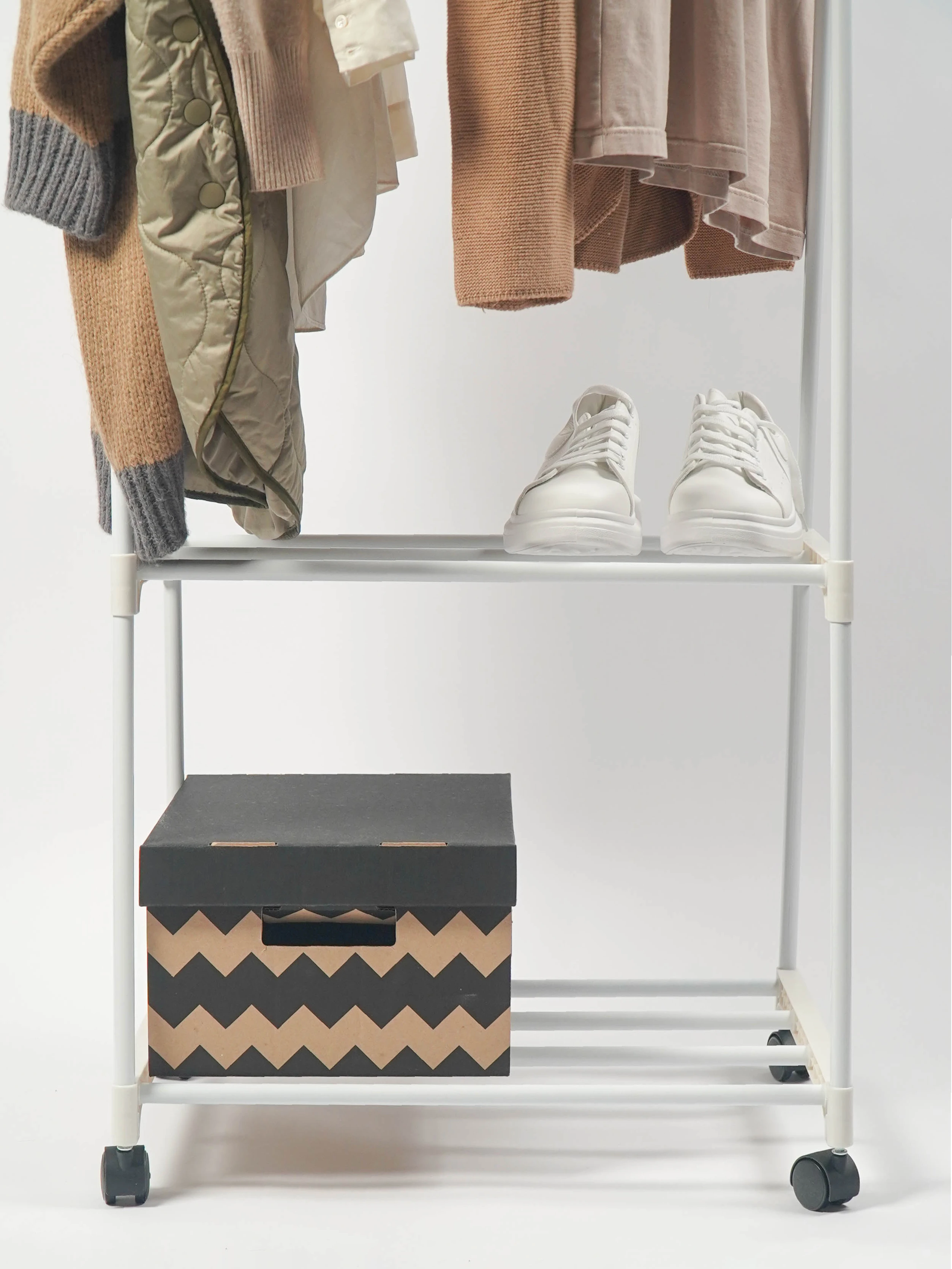 Напольная вешалка для одежды и аксессуаров |