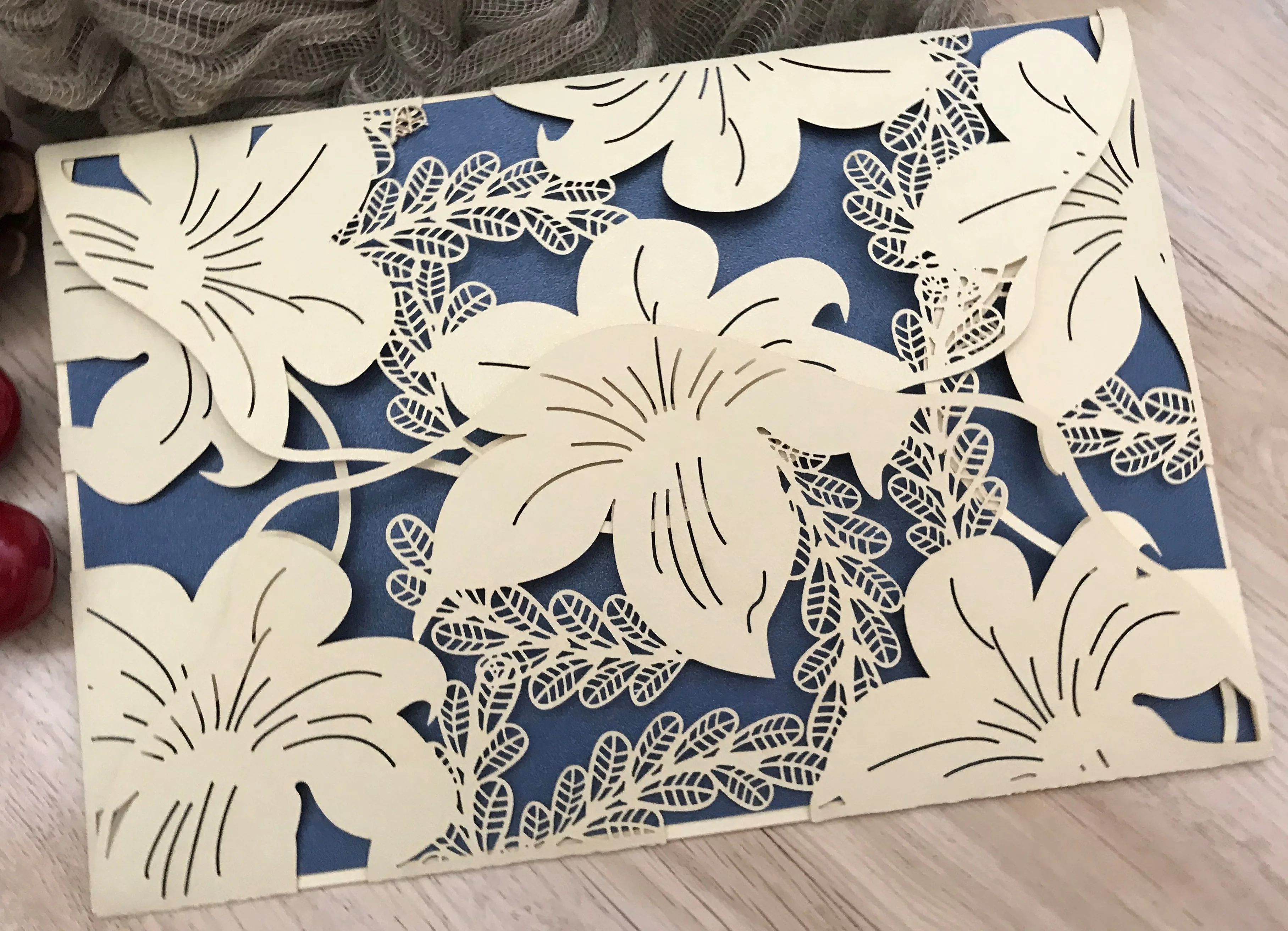 25 шт. жемчуг светильник Золотая лазерная резка свадебные пригласительные