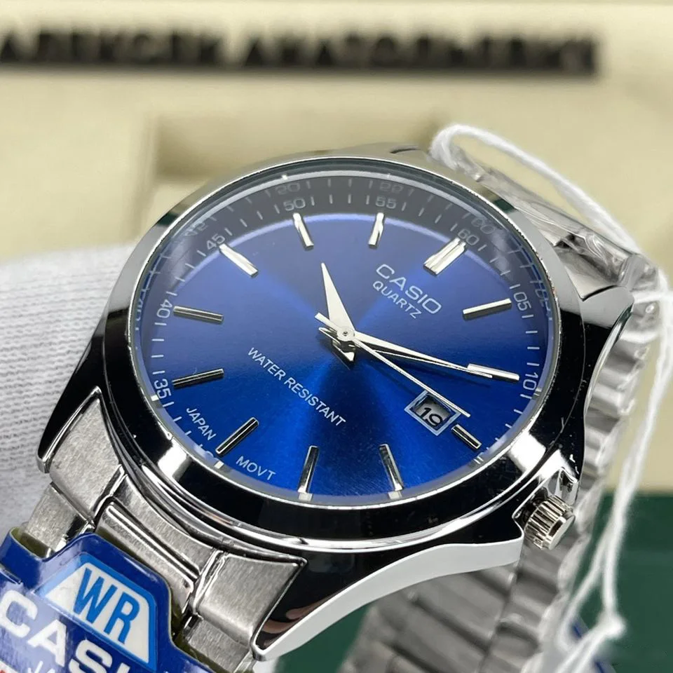 Часы наручные Касио с кварцевым механизмом. Диаметр циферблата 33 мм. |