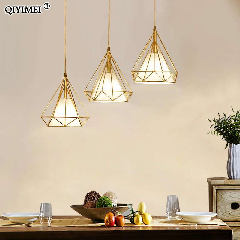 Подвесные светильники золотого цвета треугольной формы в скандинавском стиле 1