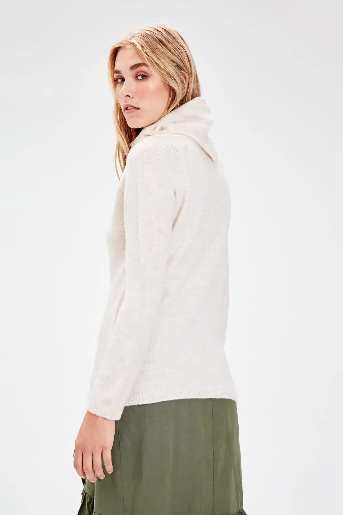

Trendyol WOMEN-Raw White Turtleneck Sweater Sweater TWOAW20FV0037
