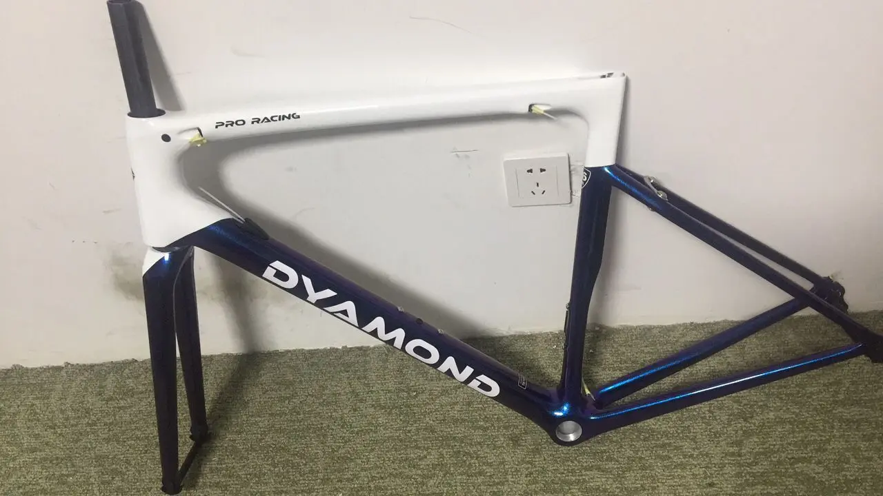 

2022 newest desigin road bike frame blue white custom logos racing bike frame in carbon bsa DIY logo bicycle frameset