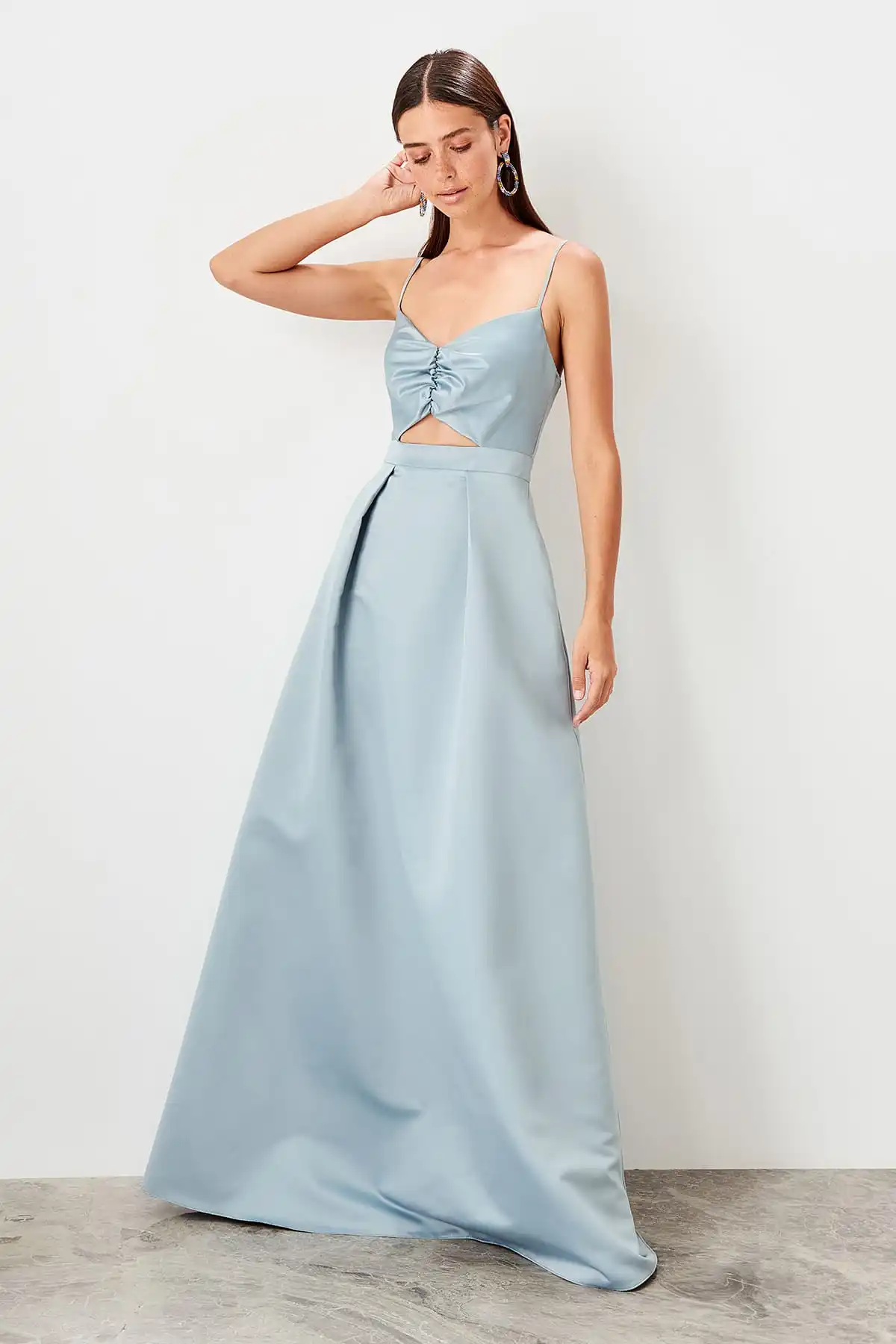 Trendyol приталенное вечернее платье с низким вырезом TPRSS19VF0041