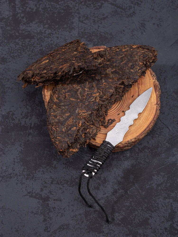 Шу Пуэр Высокогорный Гушу 2018 высшая категория Лу Е Чунь 357 г |