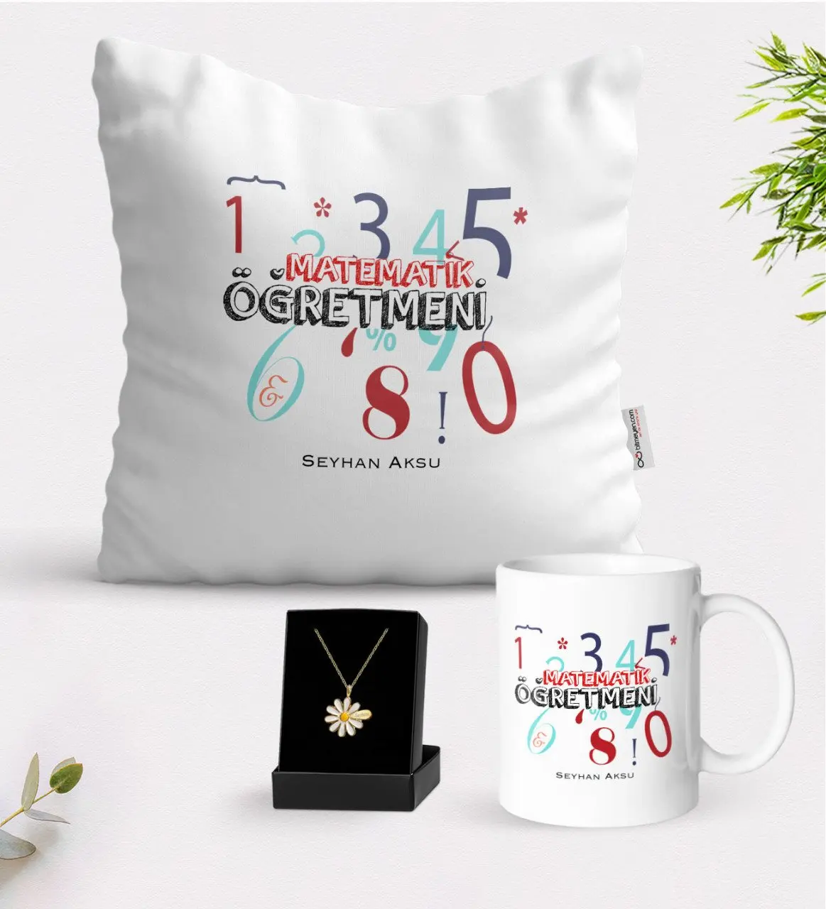 

Персонализированные учитель математики белая кружка Подушка и Дейзи ожерелье Подарочный набор-4