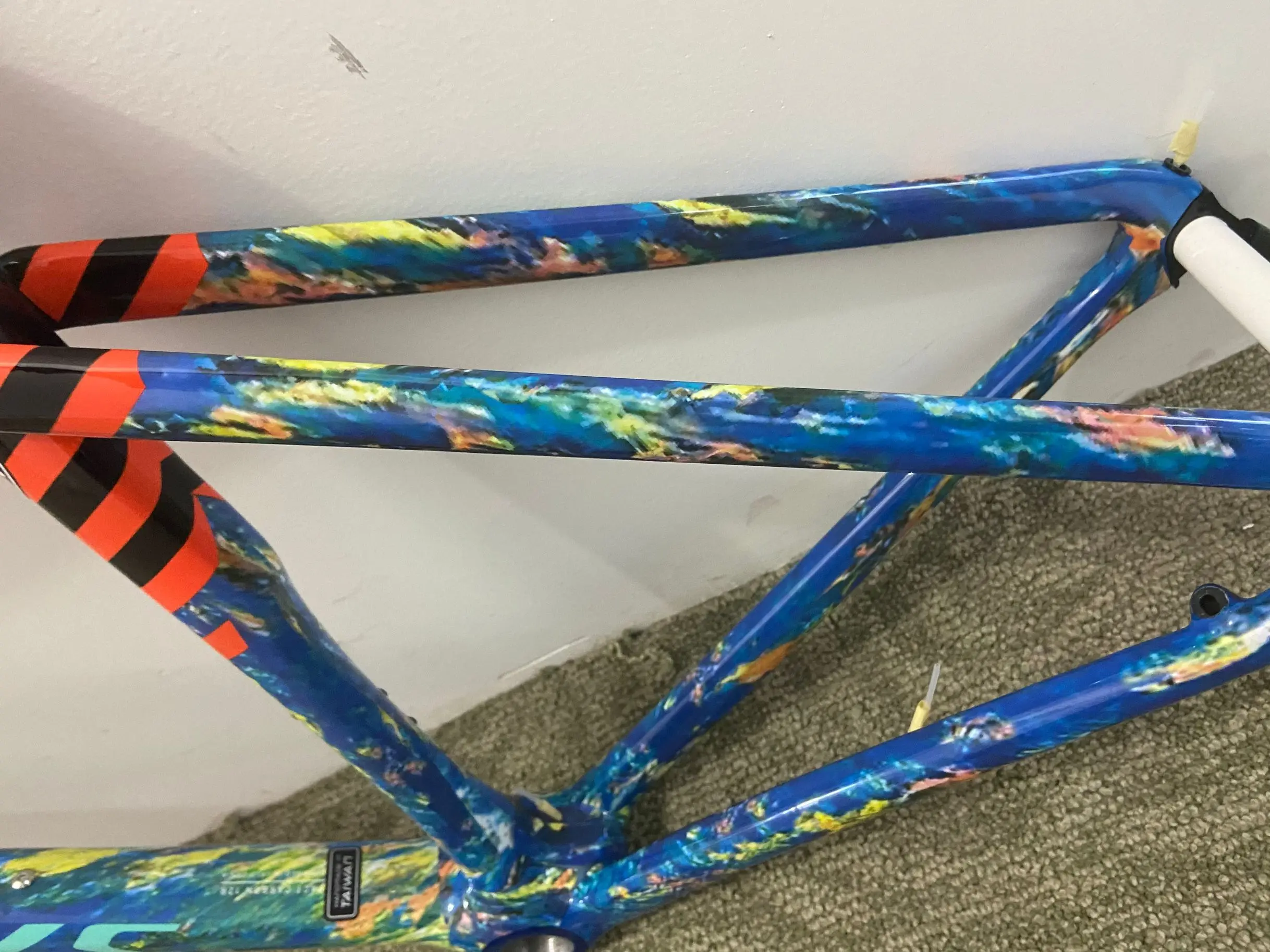 

2022 style color road bike carbon frame disc cyling framework sl7 disc bicycle frame bsa+handlebar made in taiwan UCI logo bike