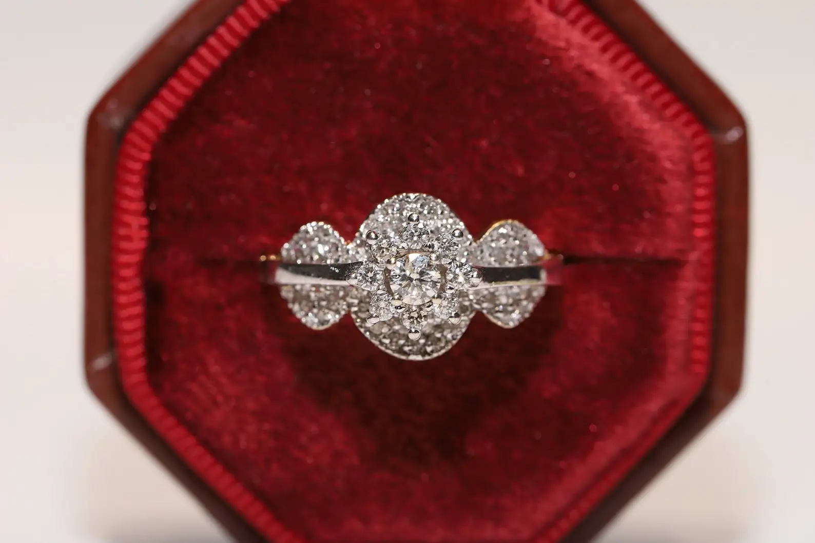 

Vintage Original 18k Gold Natural Diamond Decorated Pretty Strong Ring