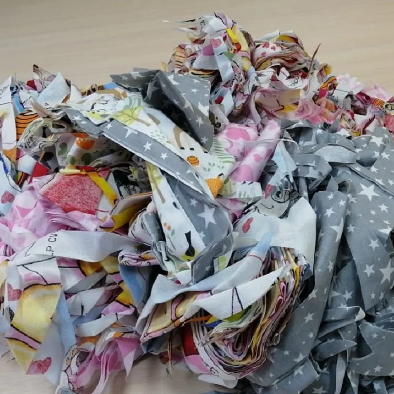 Кусочки ткани для рукоделия игрушек поделок остающиеся после производства