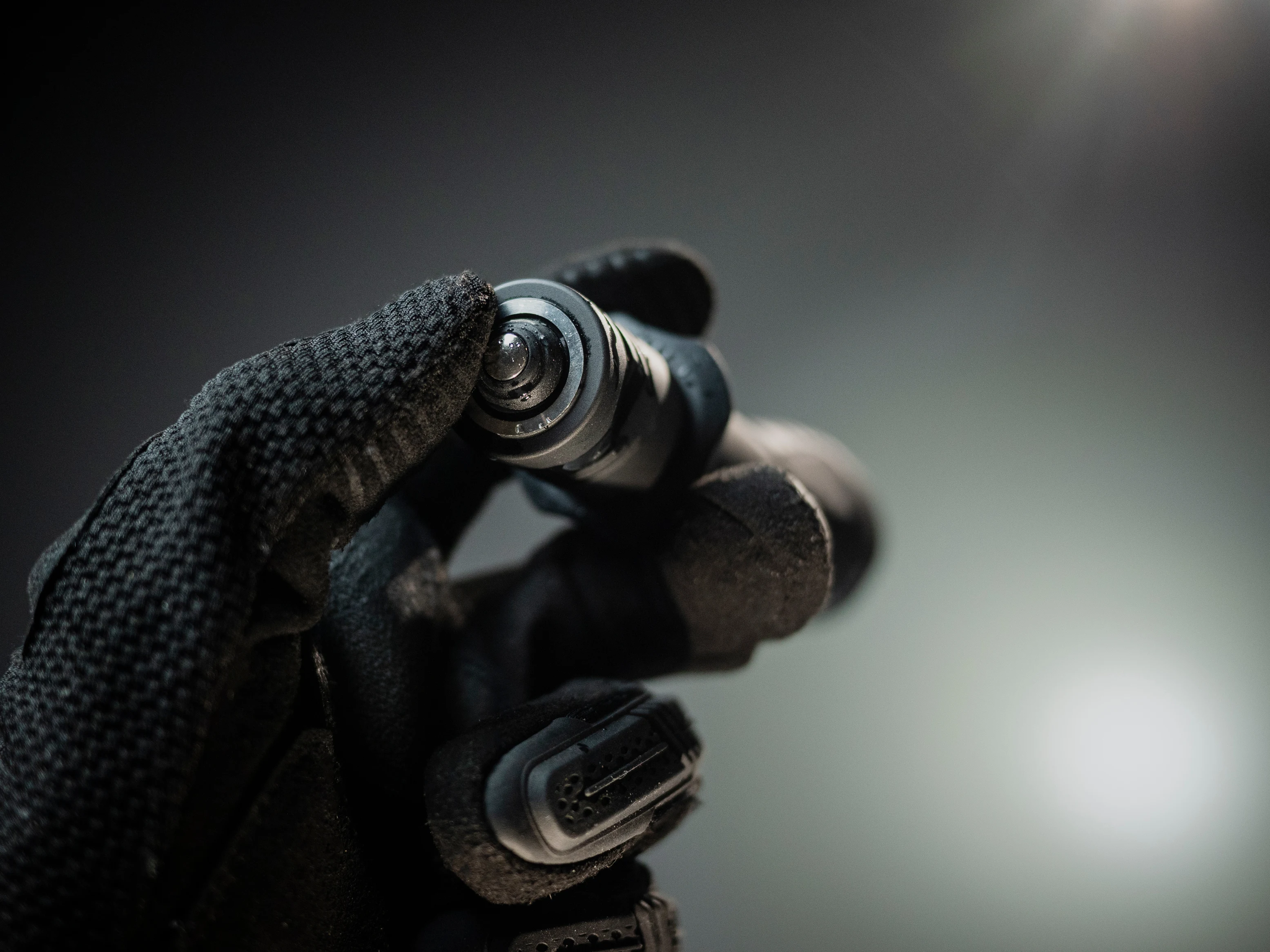 Светодиодный тактический фонарик Armytek Predator Pro XHP35HI магнитный перезаряжаемый с USB